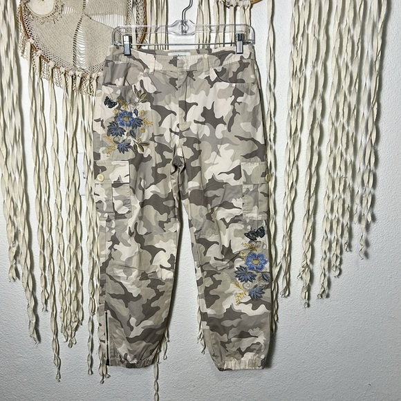 Sundance Vivant Cream Taupe Camo Print Floral Embroidered Jogger Pant Size P/4 - Picture 2 of 16